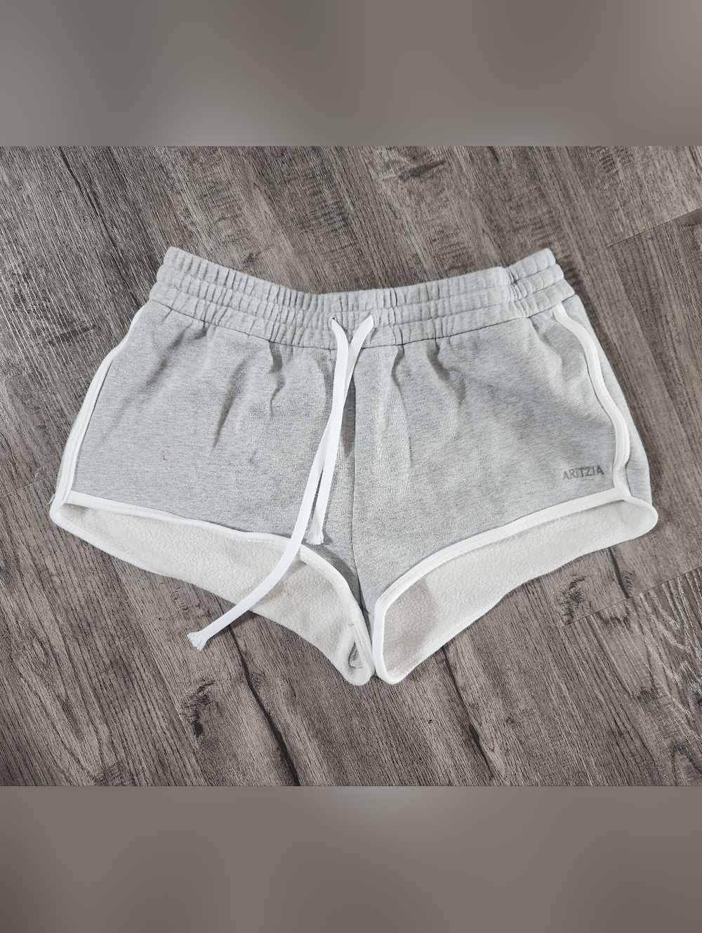 Aritzia Light Gray Fleece-Lined Lounge Shorts with White Trim
